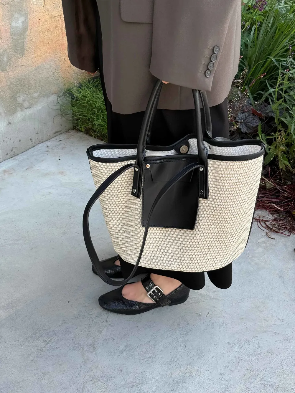 STRAW BAG BLACK